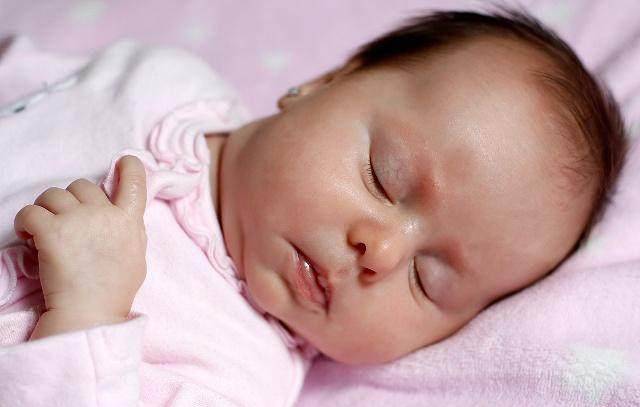 5 tư thế ngủ trẻ sơ sinh tiết lộ trí thông minh, nếu con là kiểu cuối, mẹ chú ý - 2