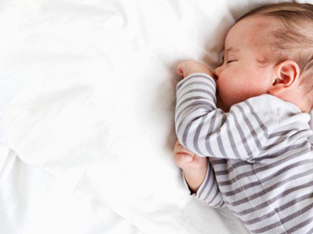 Trẻ sơ sinh ngủ li bì khó đánh thức, mẹ chớ nên chủ quan - 4